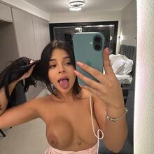  Nude