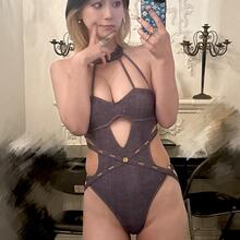  Nude