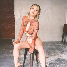 Nude