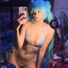  Nude