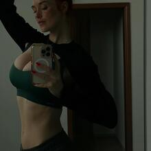  Nude