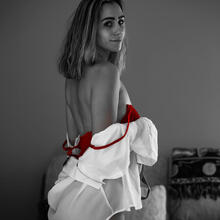  Nude