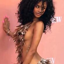  Nude