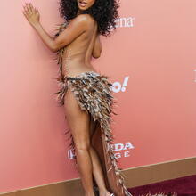  Nude
