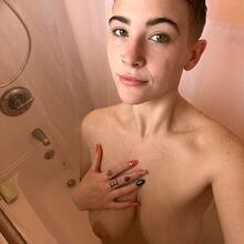  Nude
