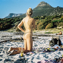  Nude