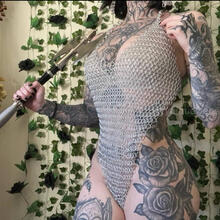  Nude