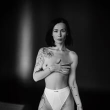  Nude