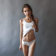  Nude