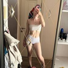  Nude