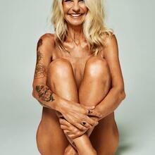  Nude
