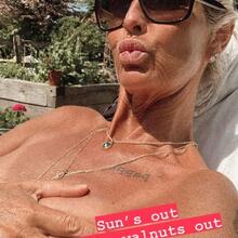  Nude