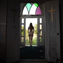 Nude