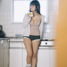  Nude