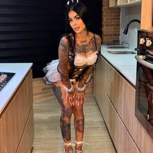 Nude