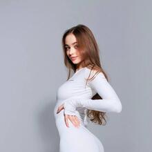  Nude