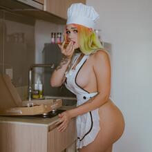 Nude