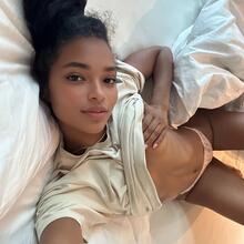  Nude
