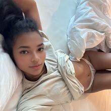  Nude