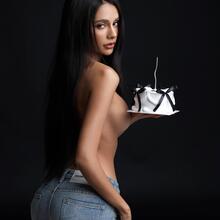  Nude