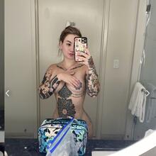  Nude
