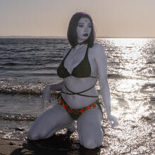  Nude