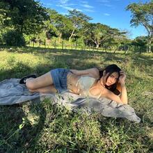  Nude
