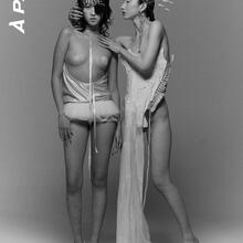  Nude