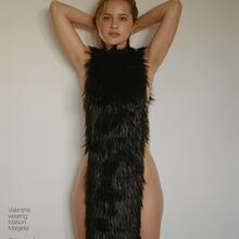  Nude