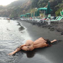  Nude
