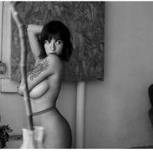  Nude