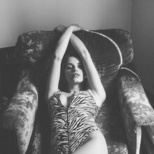  Nude