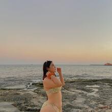  Nude