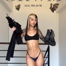 Nude