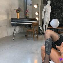  Nude