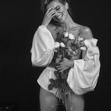  Nude