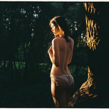  Nude