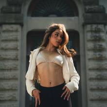  Nude