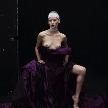  Nude