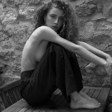  Nude