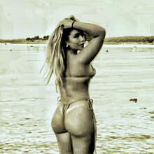  Nude