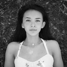  Nude