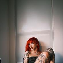  Nude