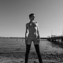  Nude