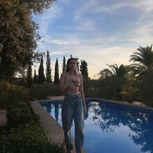  Nude