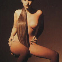  Nude