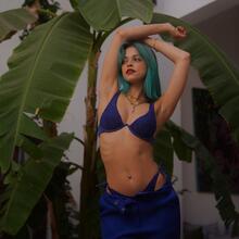  Nude