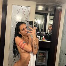  Nude