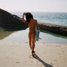  Nude