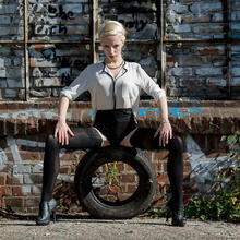  Nude
